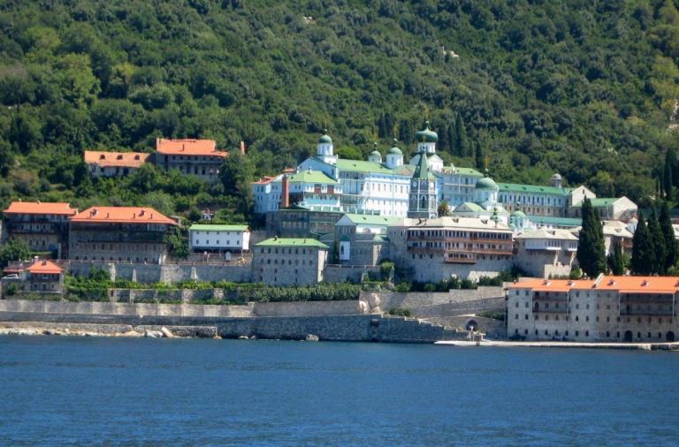 Атонската Света гора всъщност е монашеска република aton