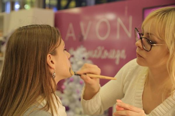 Avon_Koleden stand_beauty hour